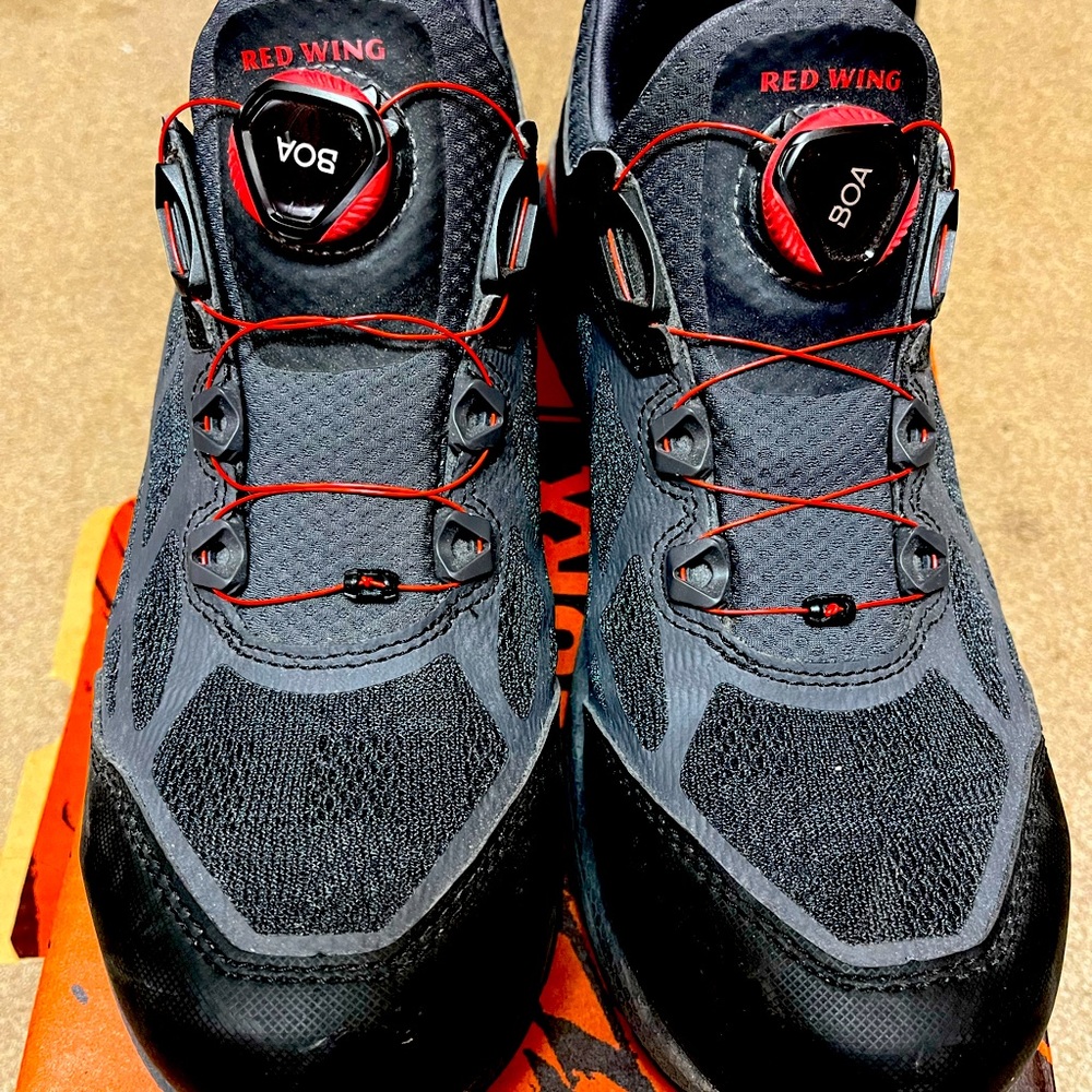 Work shoes with composite toe